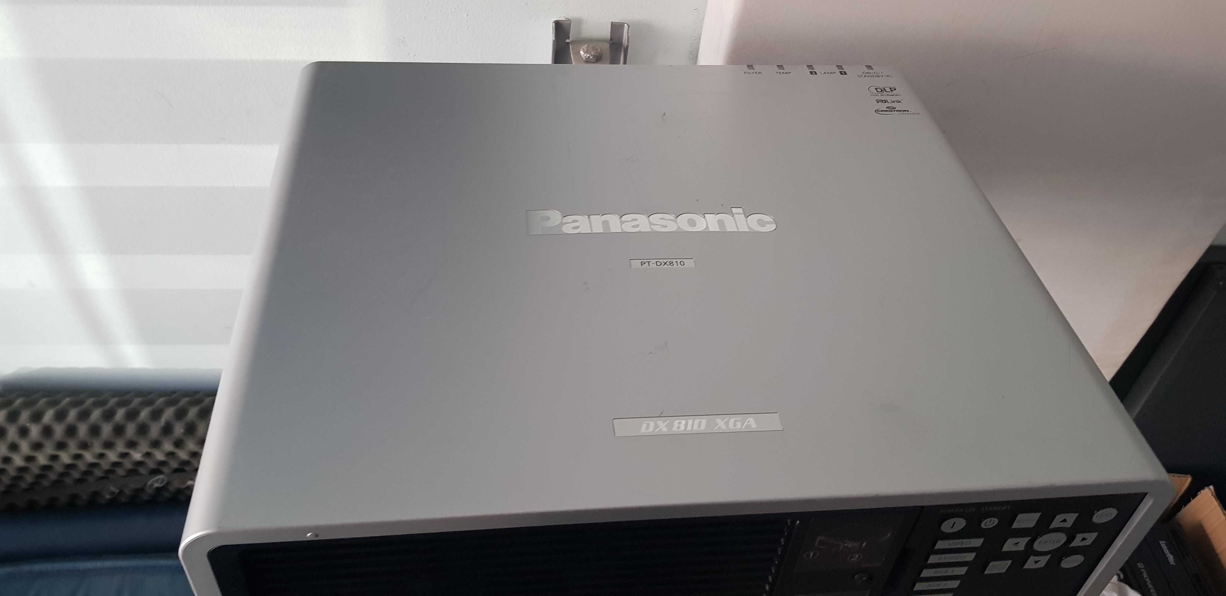 Panasonic PT DX 810 ELS film sala spectacol concert arta divertisment
