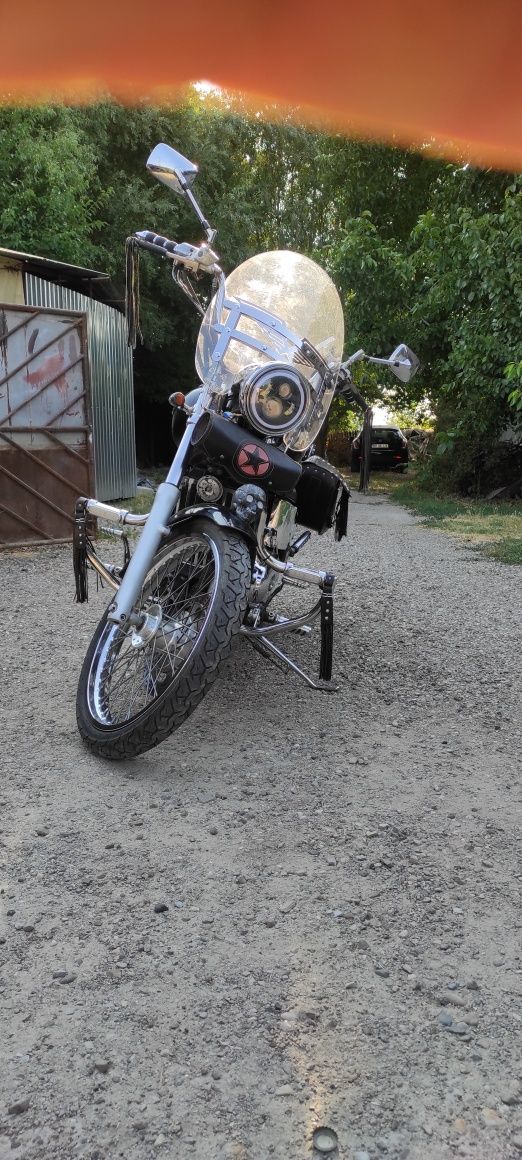 Vând motocicletă kawasaky vulcan 800