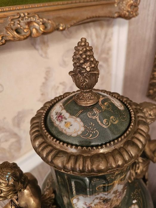 Vază decorativă elegantă,