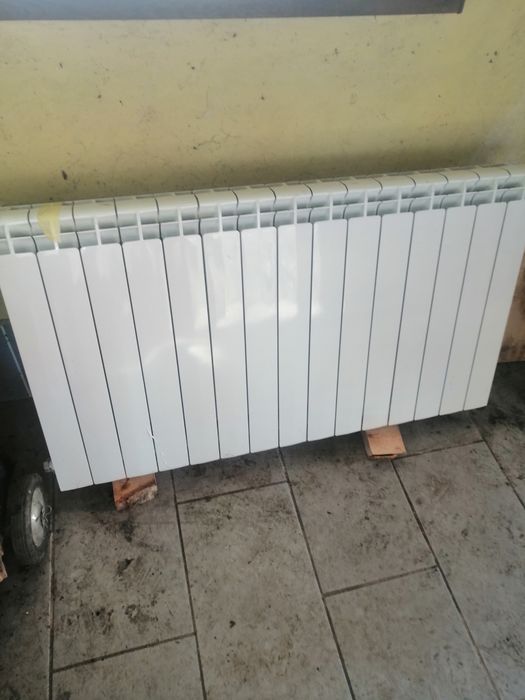 Радиатори 2бр 120 на 60см. Панелен и алуминиев