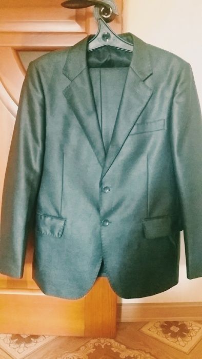 Продам мужской костюм.