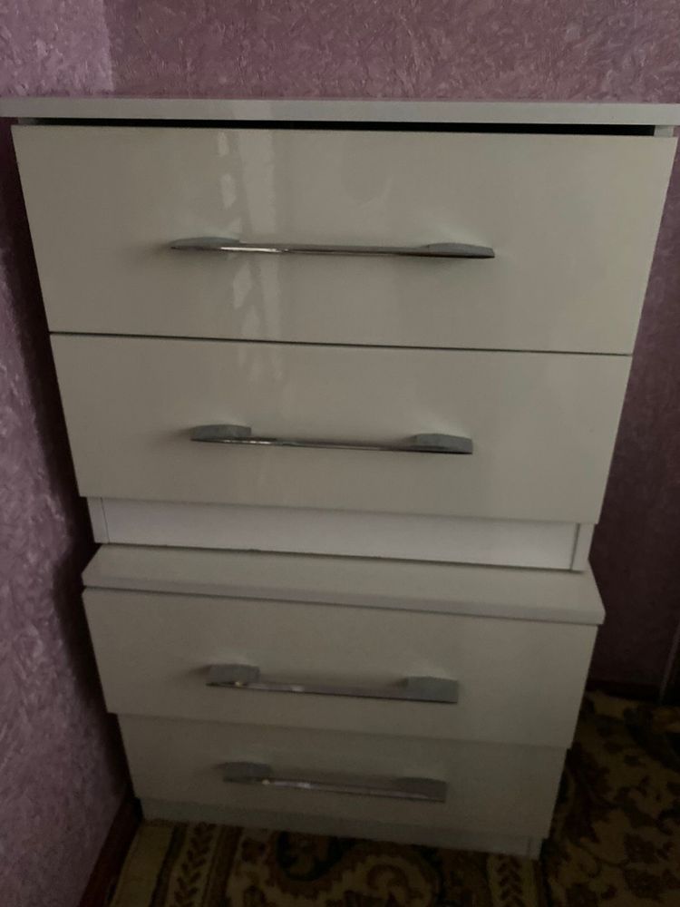 Продам спальный гарнитур с матрасом