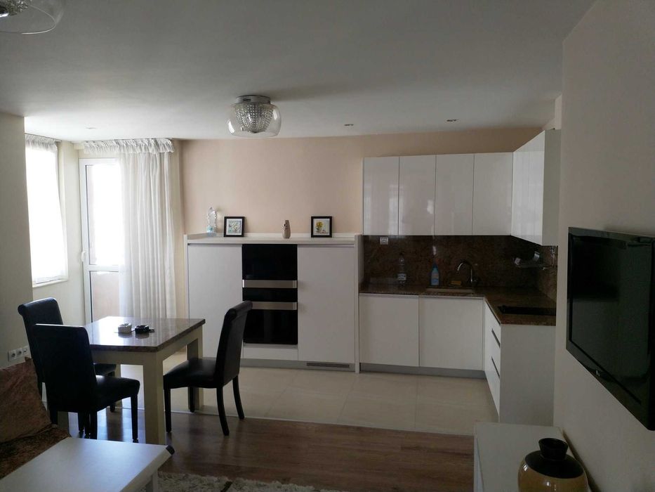 Двустаен апартамент Новотела