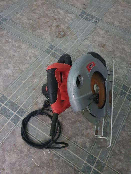 Vând Ferăstrău Circular de mână Panzer 1600 w 4500 r/min.