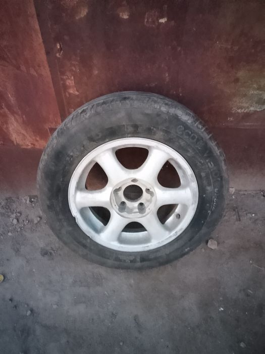 Титанка с шиной R15 полный комплект всесезонные, немецкие