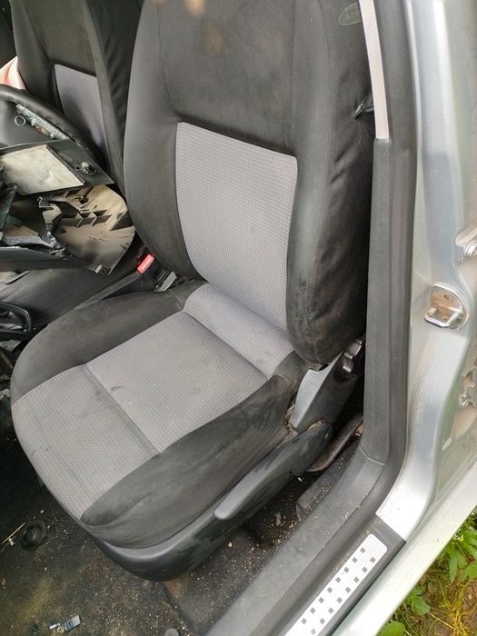 Vând scaune plus bancheta Golf 4