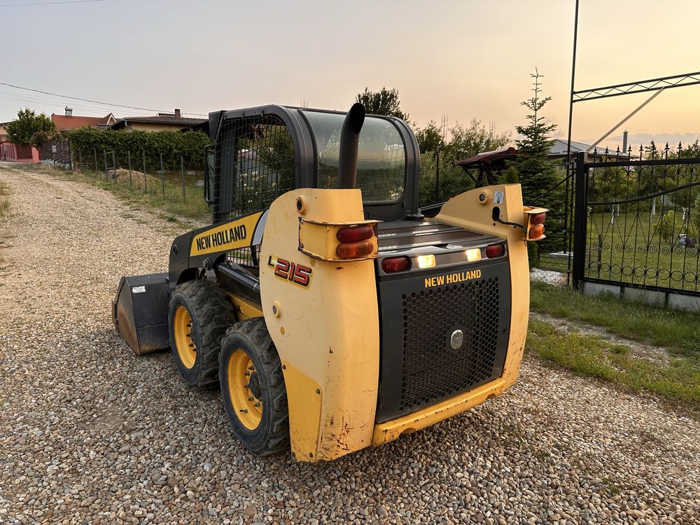Bobcat / New Holland L215 Incarcator Frontal 2011