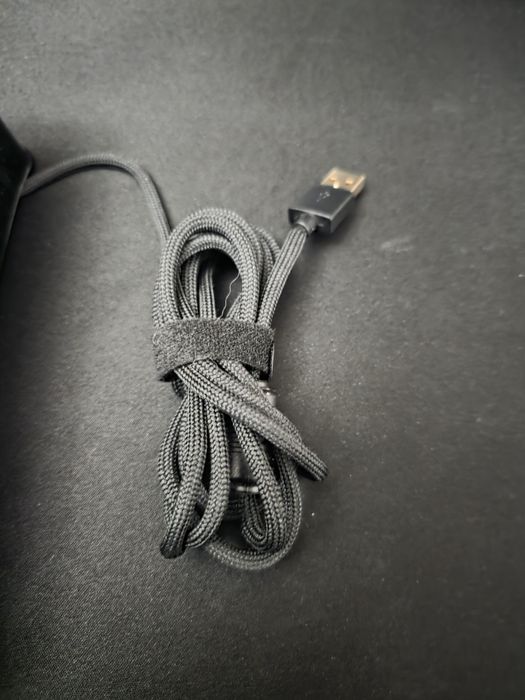 Vând Mouse Gaming Ultra-Ușor Ducky White Feather - 65g, Paracord, 16K