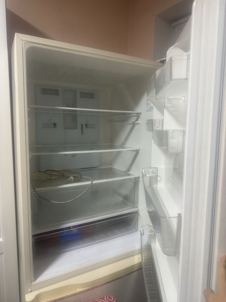 Холодильник широкий
