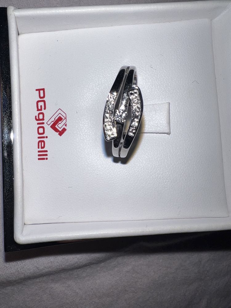 Дамски сребърен пръстен с истински кристал