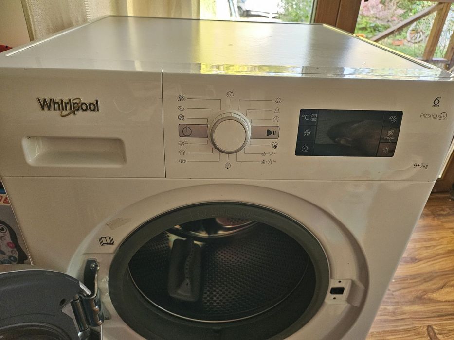 Пералня със сушилня Whirlpool