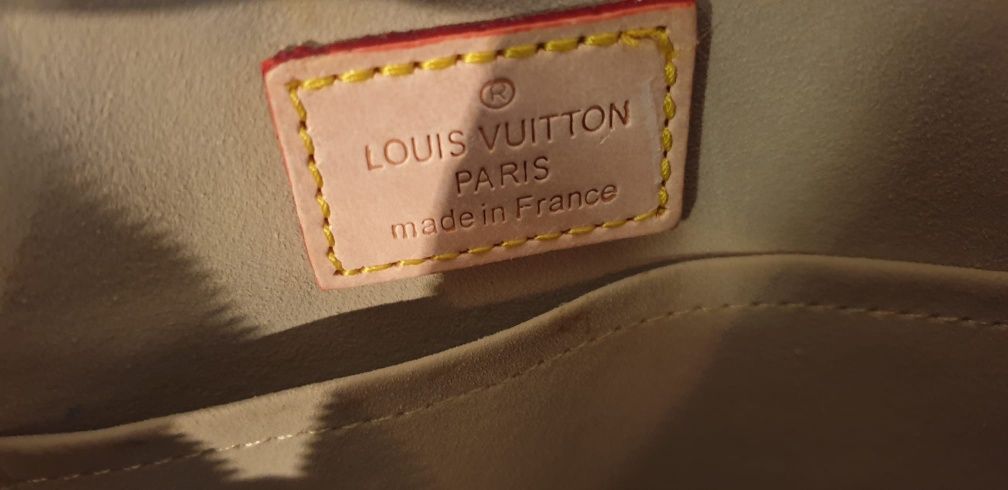 Geanta Louis Vuitton piele naturală noua, cod de autenticitate