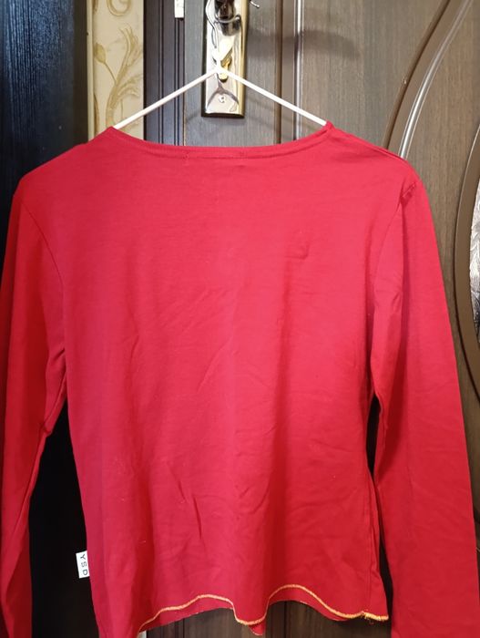 Продаются кофточки.