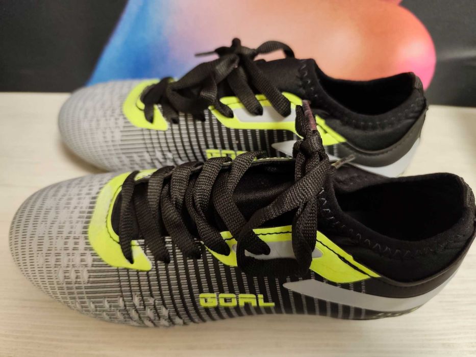 Детски футболни бутонки