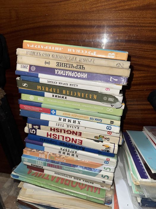 Школьные книги разных классов