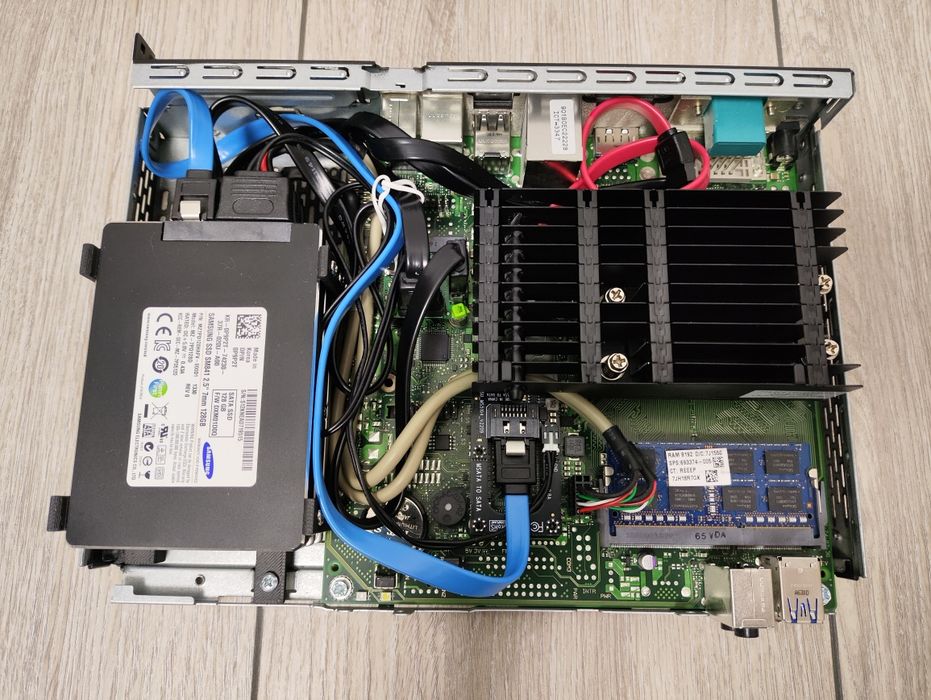 Mini server fanless TrueNAS 3 bay Fujitsu Futro S720