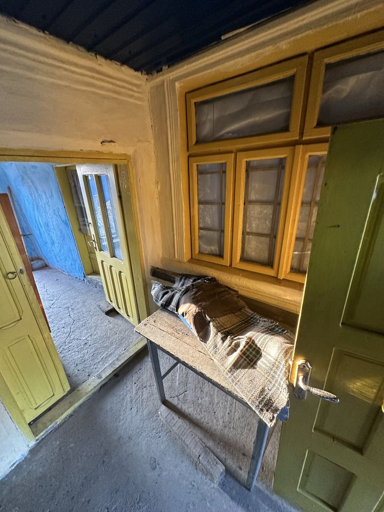 Casa de vanzare si teren aferent