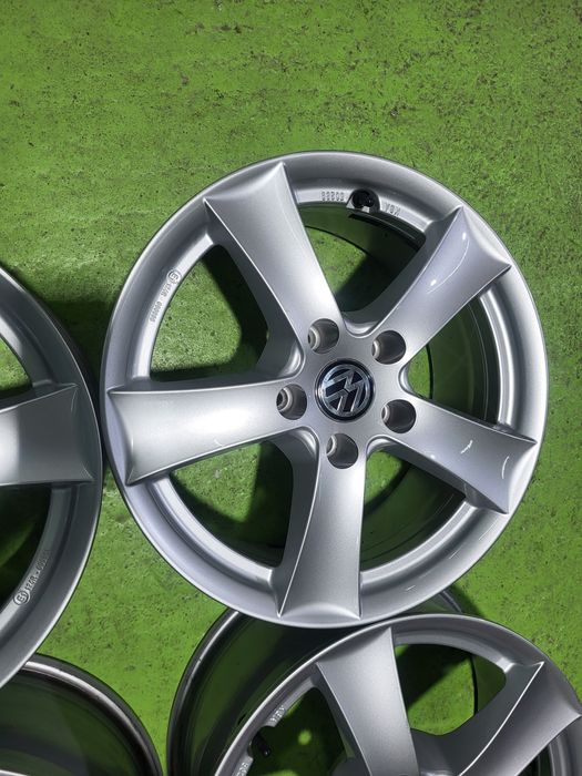 16 5x112 Vw Passat Touran Caddy Golf лети джанти 5х112