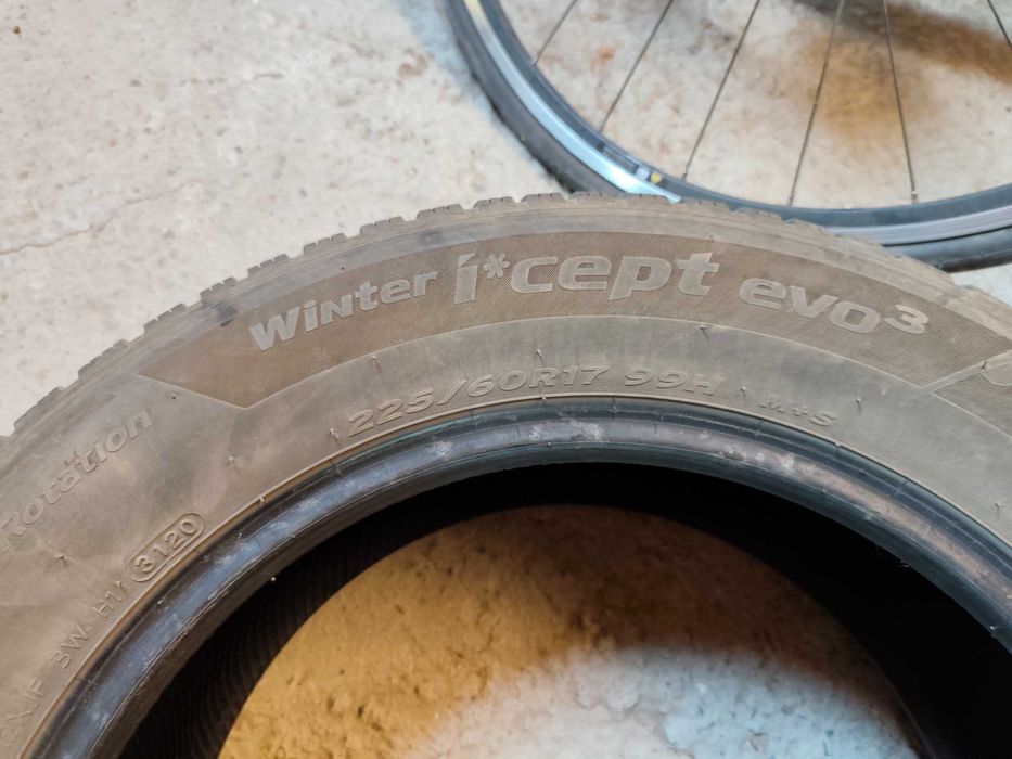 Зимни Гуми Hankook iCept Evo 3, 225/60/17, dot 2020, много запазени