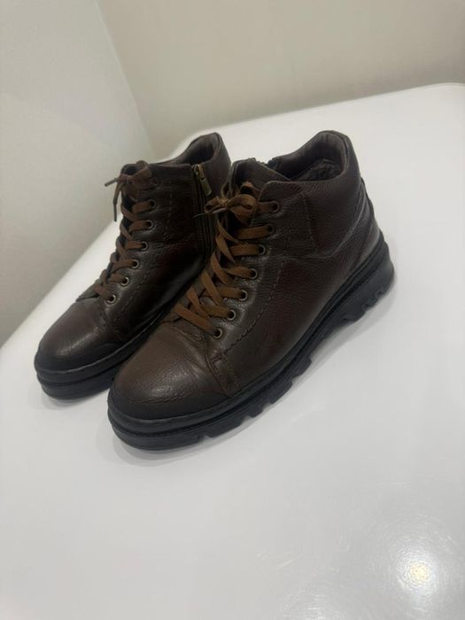 Зимняя очень хорошая обувь и демисезонная