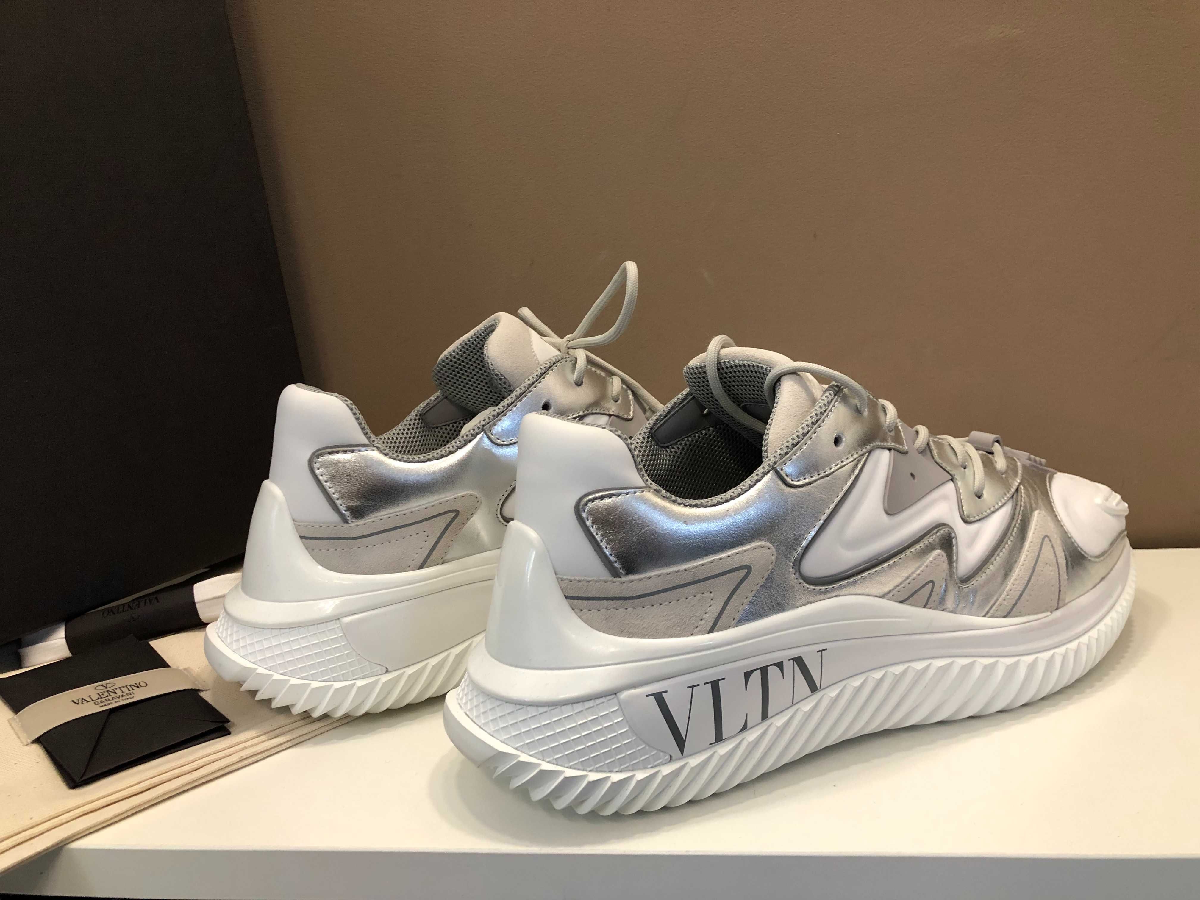 Valentino sneakers 43,5 autentici, full box, retail 690 euro