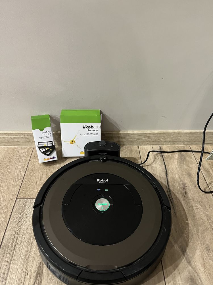 Продавам Roomba 896