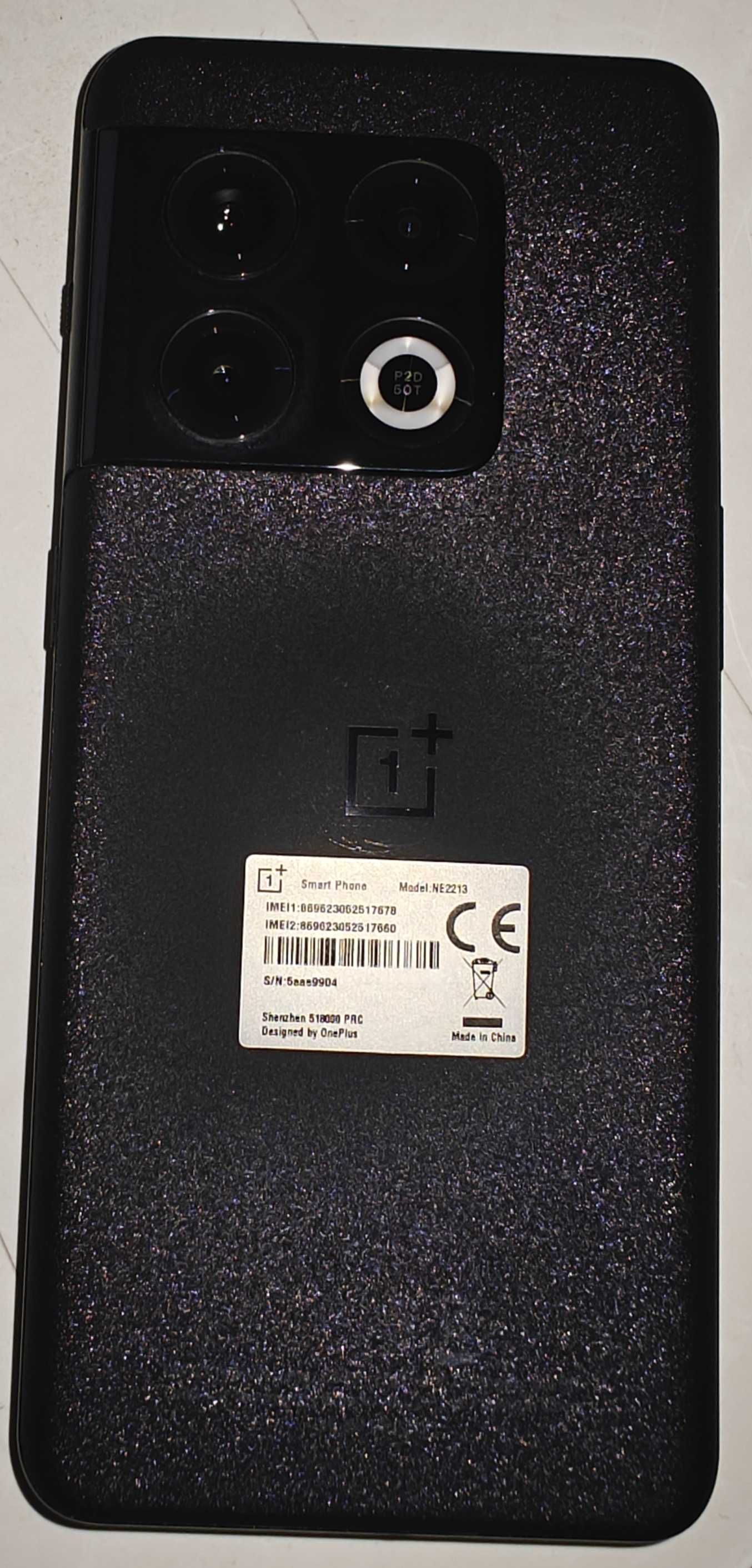 OnePlus 10 Pro с оригинален предпазен капак