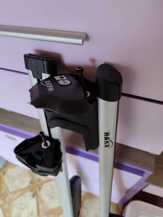 напречни греди Hakr + ски багажник Thule