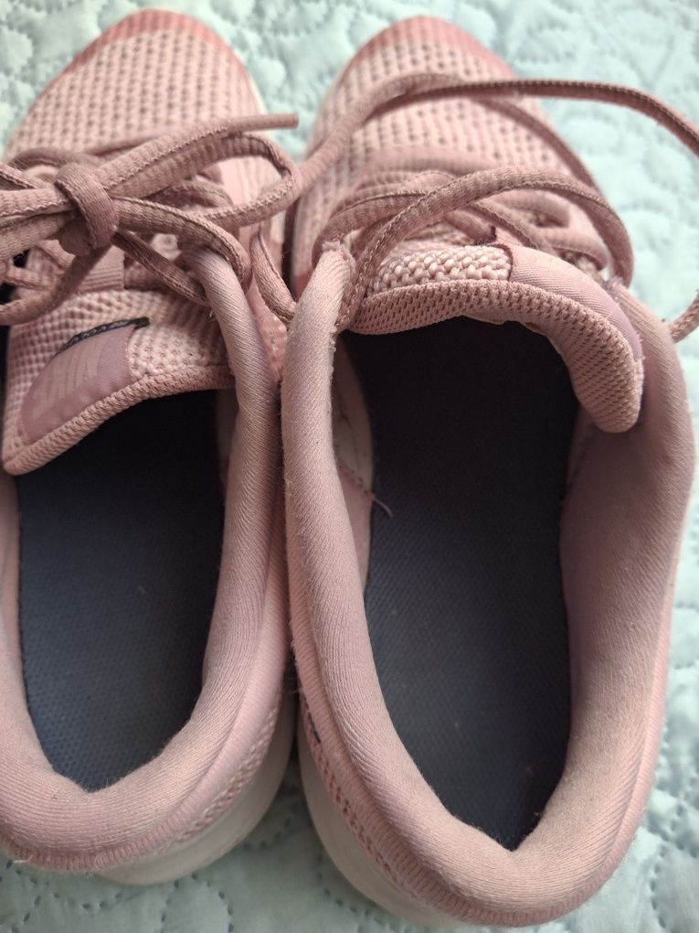 Дамски маратонки Nike