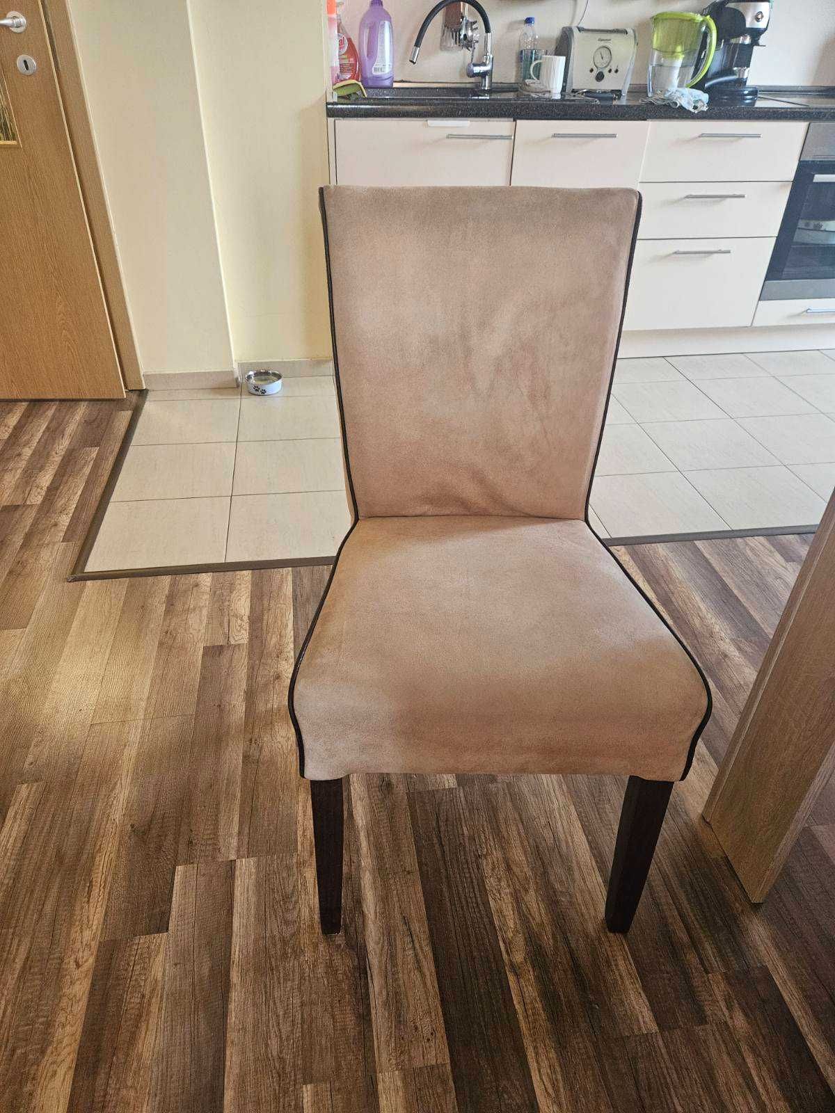 Продавам комплект 6 броя трапезарни столове