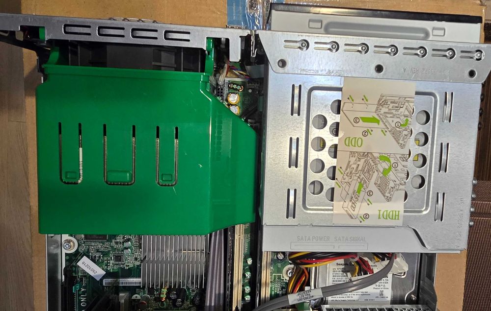 Компютър -  HP rp5700 Small Form Factor (SFF)