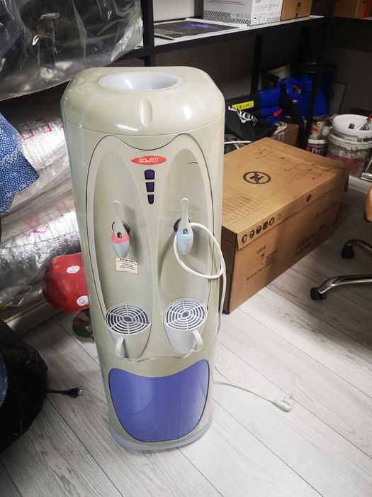 Кулер для воды всё работает