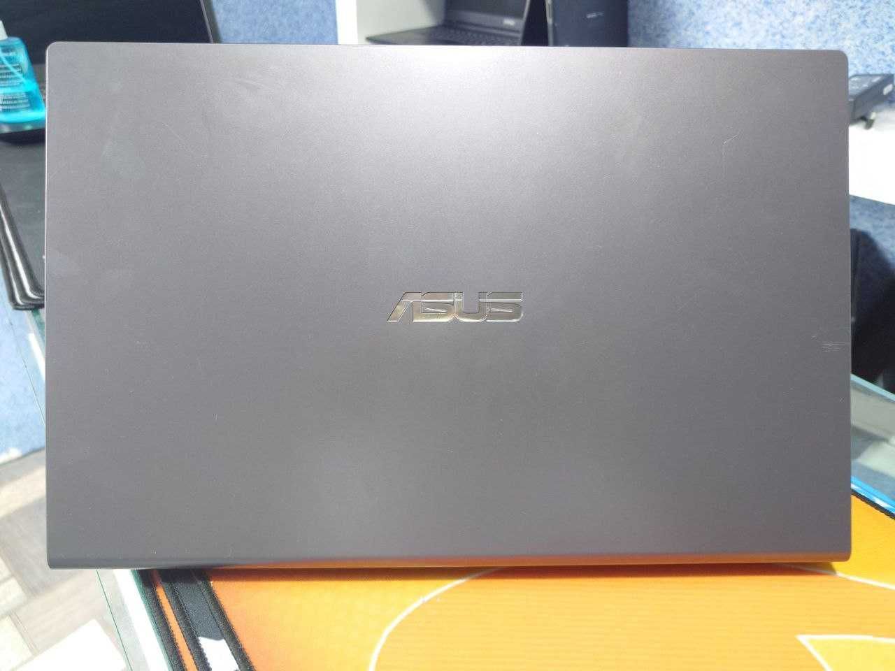 Asus Vivobook Ryzen 3-3200U/RAM 8GB/256GB SSD/Vega 8 2GB/15.6 FHD