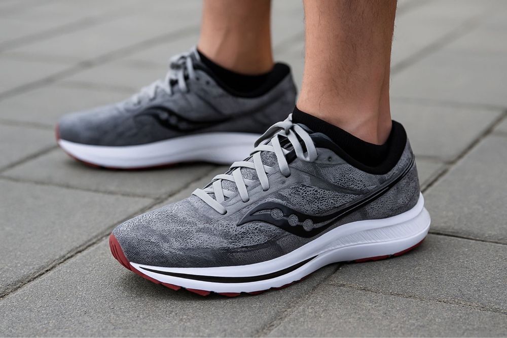 НОВИ оригинални Мъжки обувки за бягане Saucony omni 21 размер 42,5