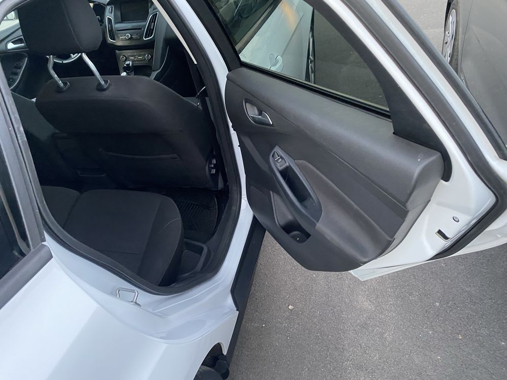 Vand Ford Focus an 2018 pret negociabil