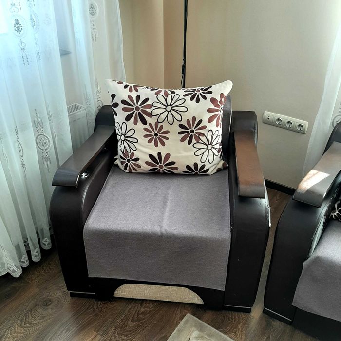 Vand canapele cu 2 fotoliu