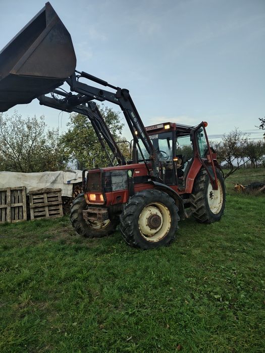 Tractor Fiat F 100 cu încărcător frontal.