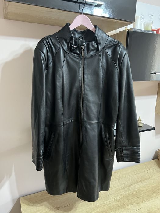 Geaca lunga din piele neagra naturala, moale, marimea 50.