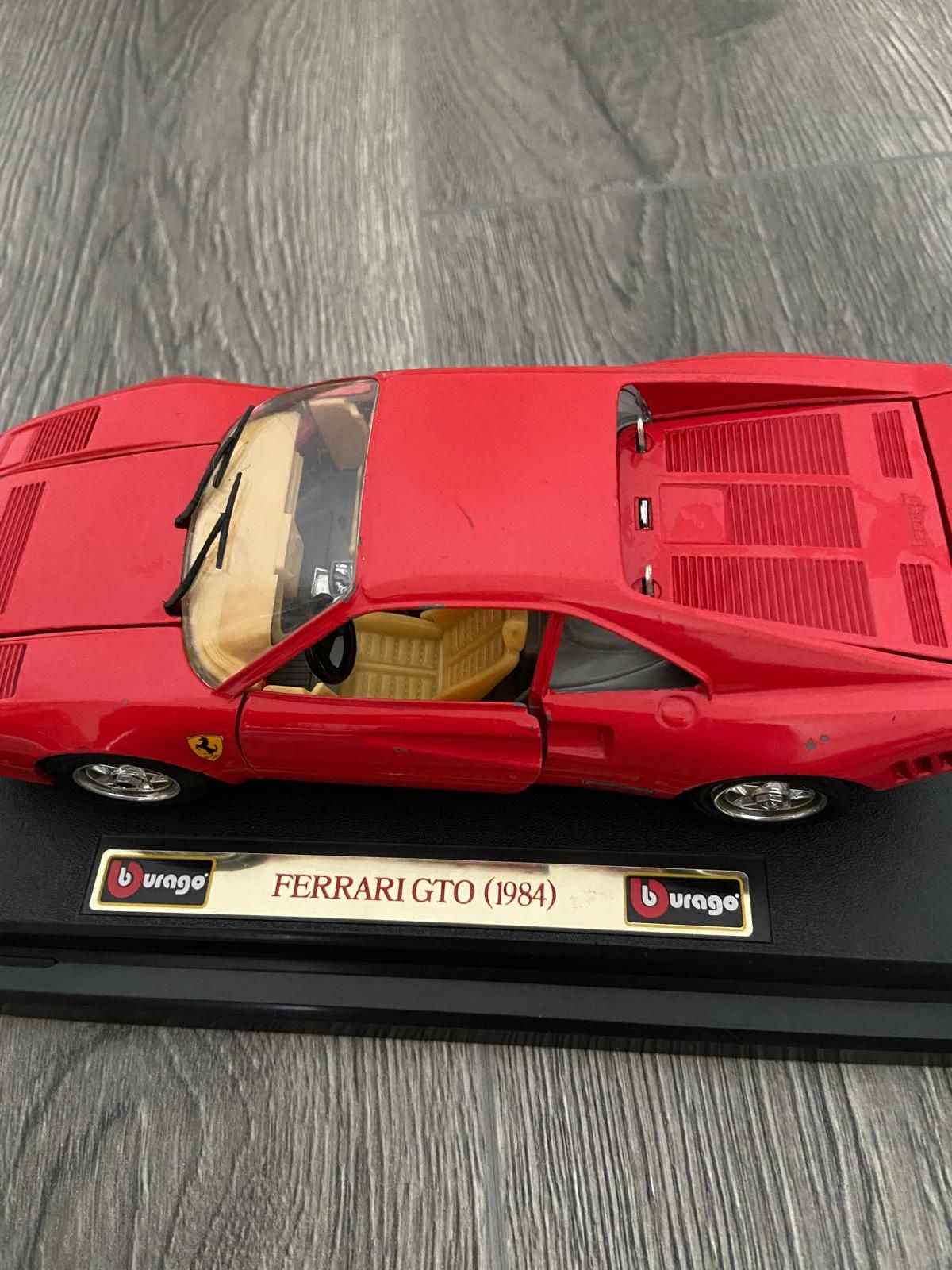 Метална колекционерска количка Ferari 1:24 мащаб на марката BBURAGO