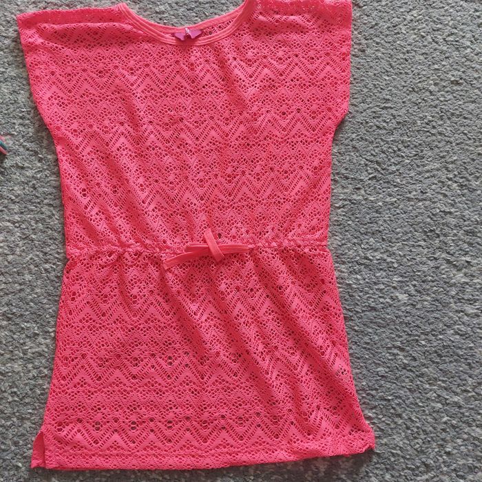 Rochie de plajă și ochelari de înot