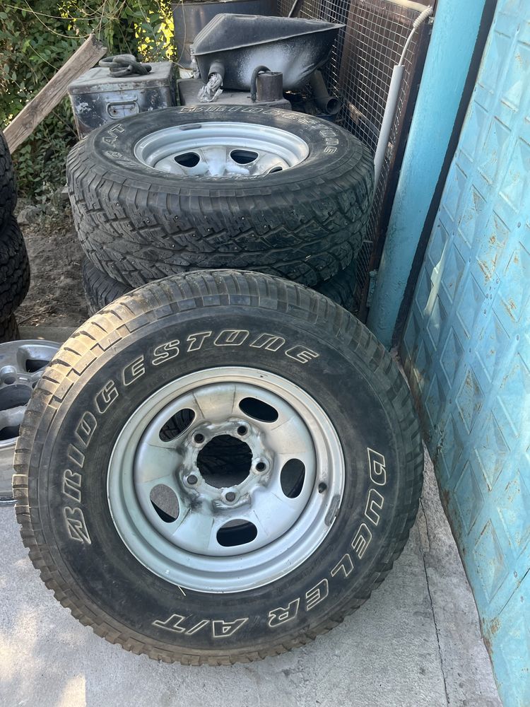 Продам шины с дисками  275/70/16