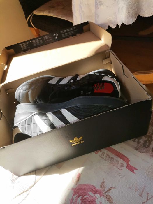 Нови дамски обувки Adidas