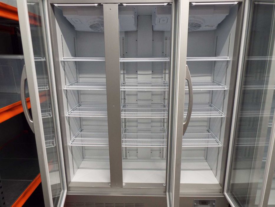 vand vitrina frigorifica noua 3 usi 1,5ml expunere,culoare gri 7500lei