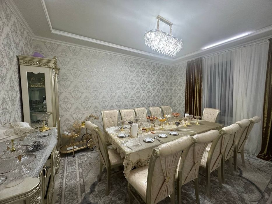 Ховли сотилади. Хаммаси шароити бор. Газ свет сув вайфай.