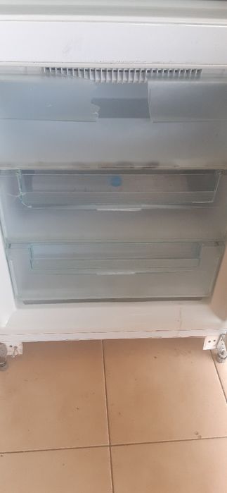 Dezmembrez combina frigorifica Hotpoint Aristone.