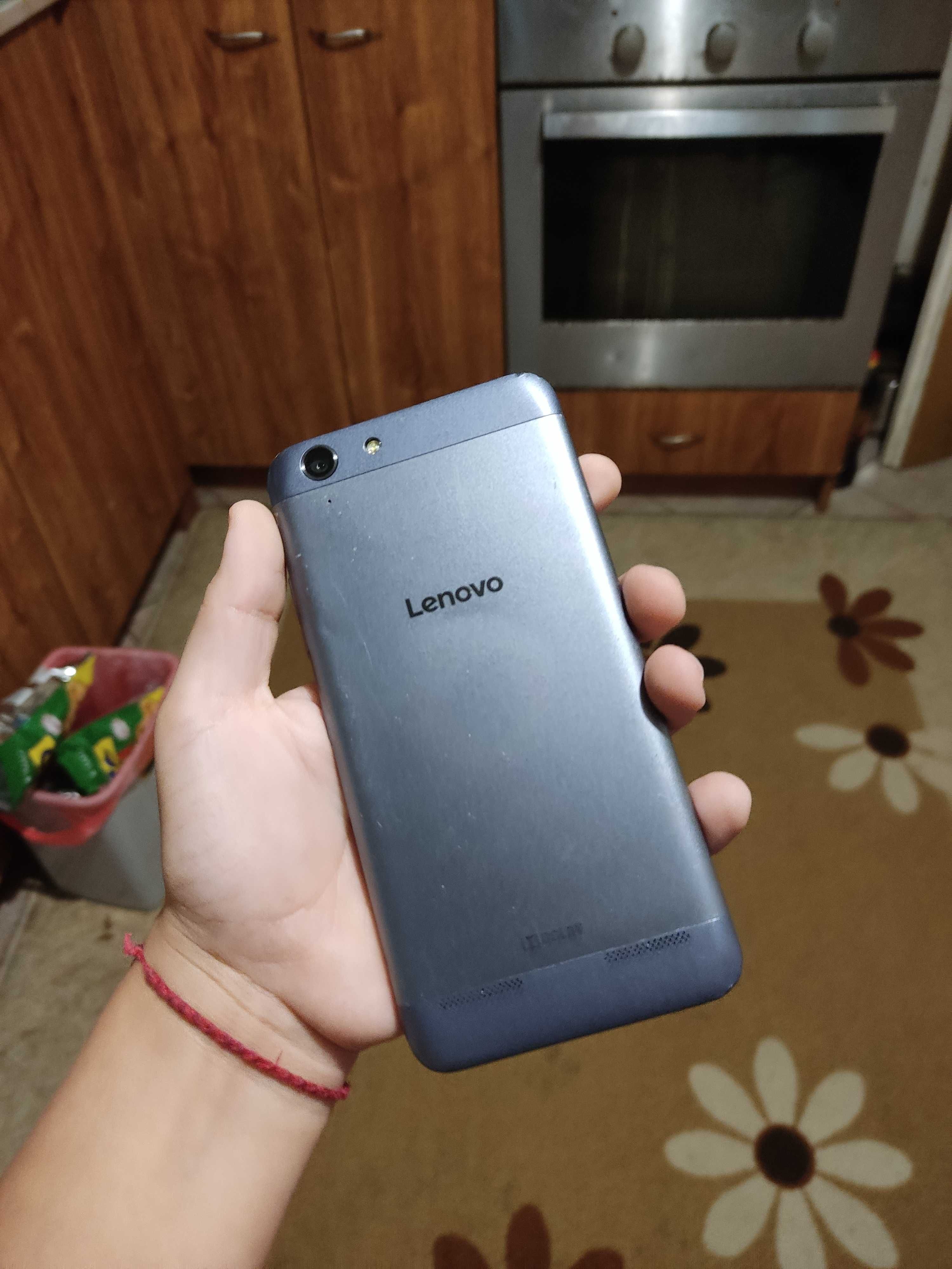 Lenovo k5 16 gb има малки драскотини на екрана