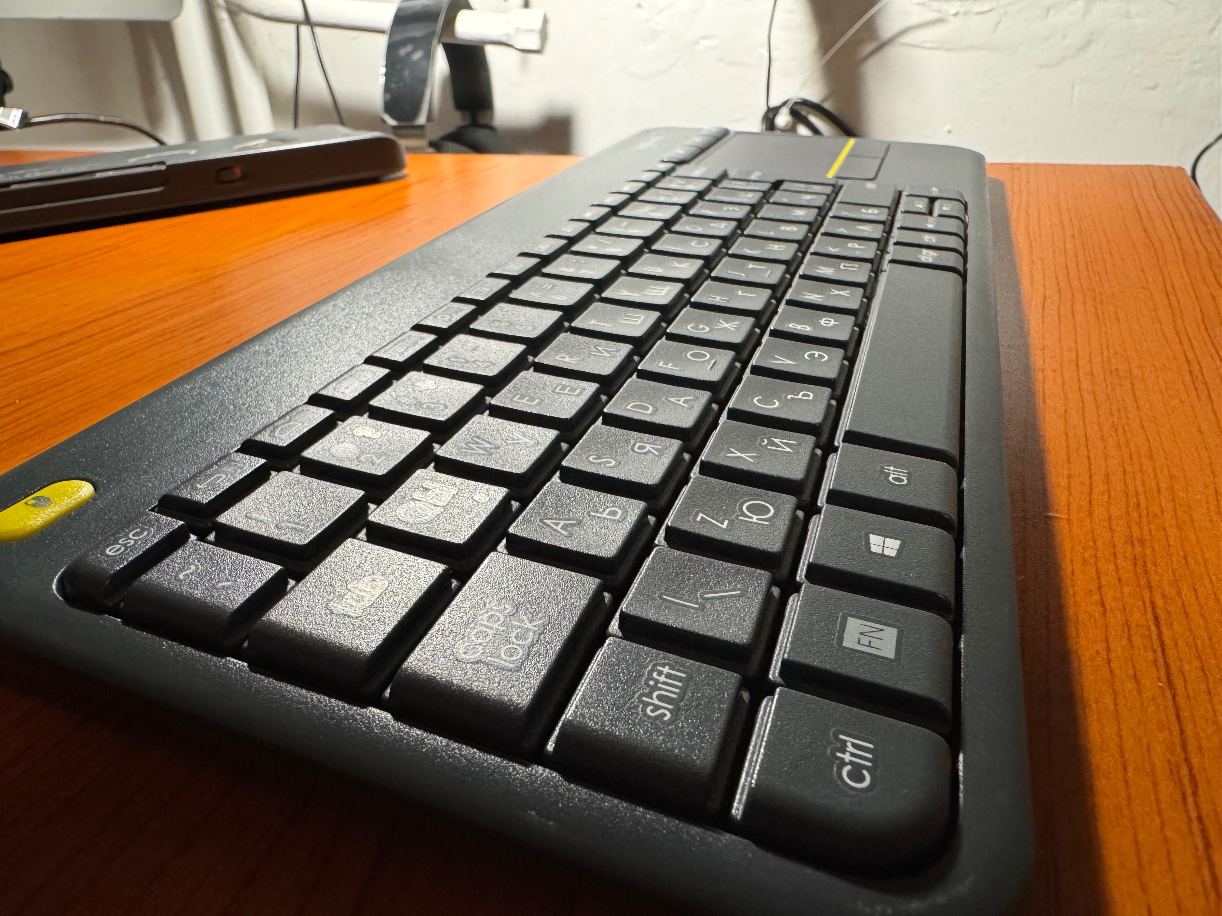 Клавиатура Безжична Logitech K400 Plus Dark, Touchpad  PCto-TV control