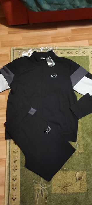 Oferta Trening EMPORIO ARMANI 7 nou marimea XL,XXL colectia noua bumba