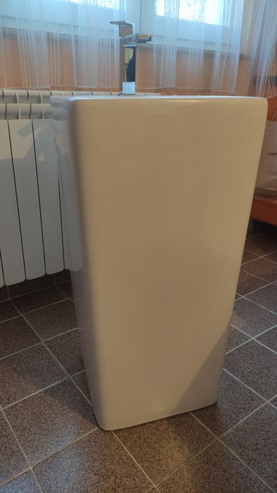 Стояща мивка Arena и батерия