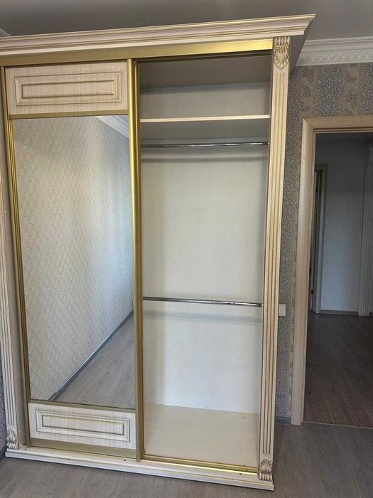 продам Шкаф в спальню